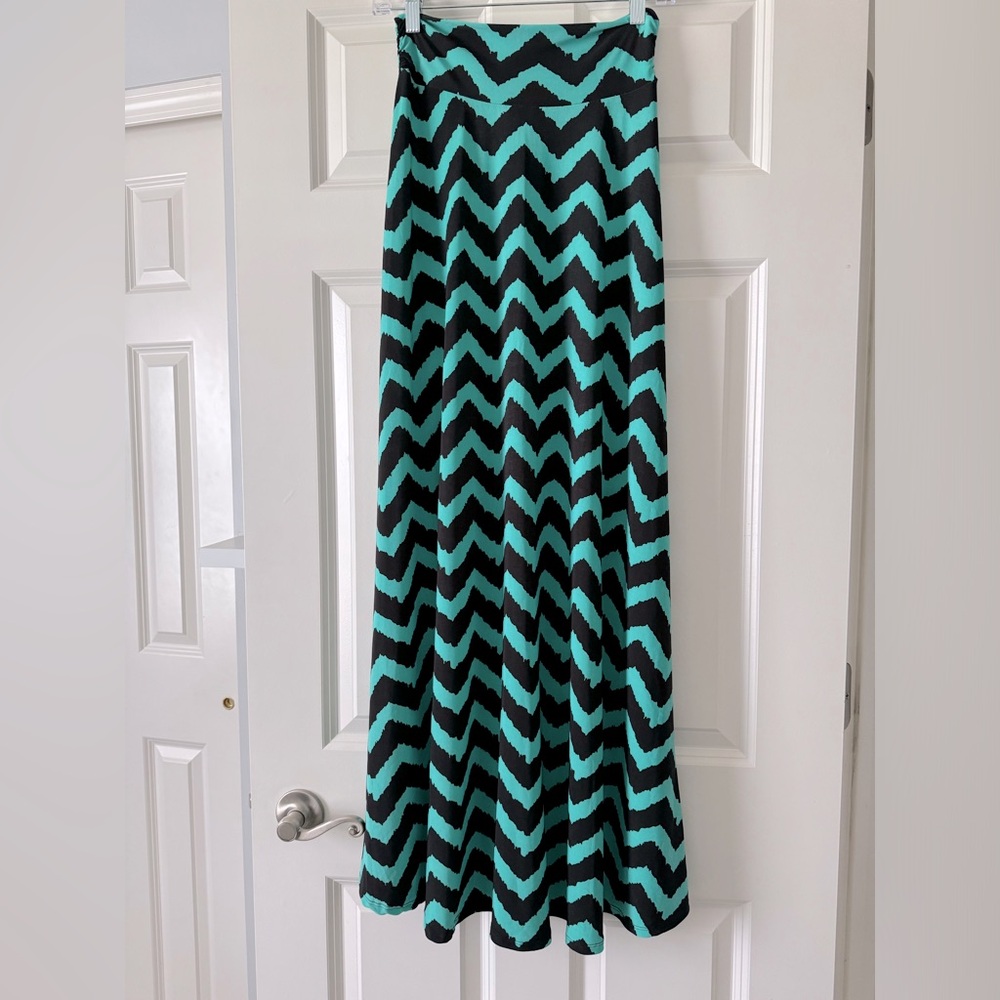 Free Kisses • Turquoise & Black • Maxi Skirt • Size Medium •